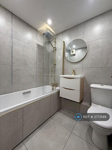 2 Bedroom Flat To Rent In Schooner Way, Cardiff, CF10