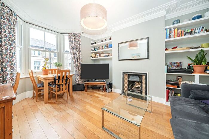 2 Bedroom Flat To Rent In Sandmere Road, London, SW4