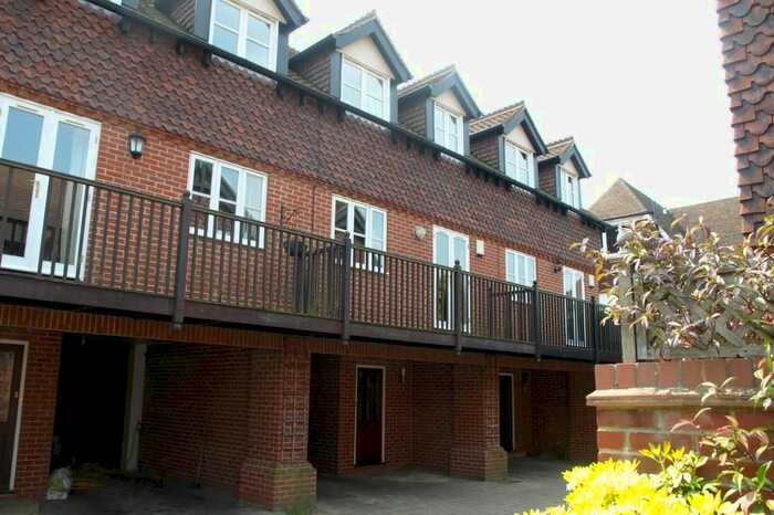 3 Bedroom Town House To Rent In London Road, Westerham, TN16