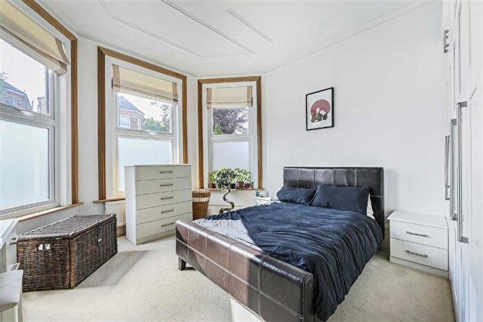 1 Bedroom Flat To Rent In Manstone Road, Cricklewood, NW2