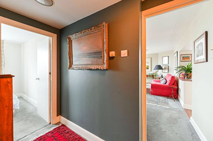 1 Bedroom Flat For Sale In Kings Road, Chelsea, London, SW3