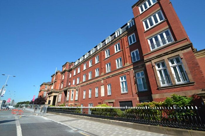 2 Bedroom Apartment To Rent In The Royal, Salford, M3