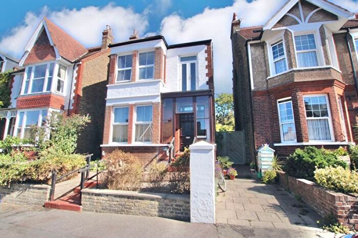 5 Bedroom Link Detached House For Sale In Madeira Road, Margate, CT9
