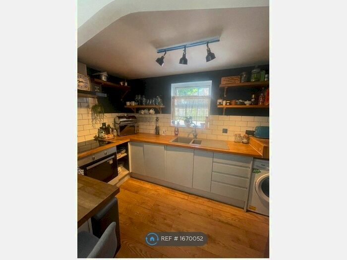 2 Bedroom Flat To Rent In Ormonde Gardens, Newbury, RG14