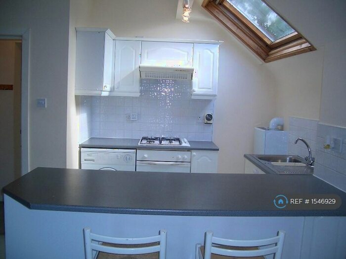 1 Bedroom Flat To Rent In Ladybarn Crescent, Manchester, M14