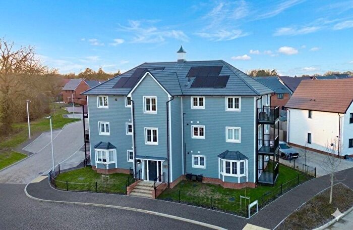 1 Bedroom Flat For Sale In Barns Road, Finchwood Park, Wokingham, Berkshire, RG40