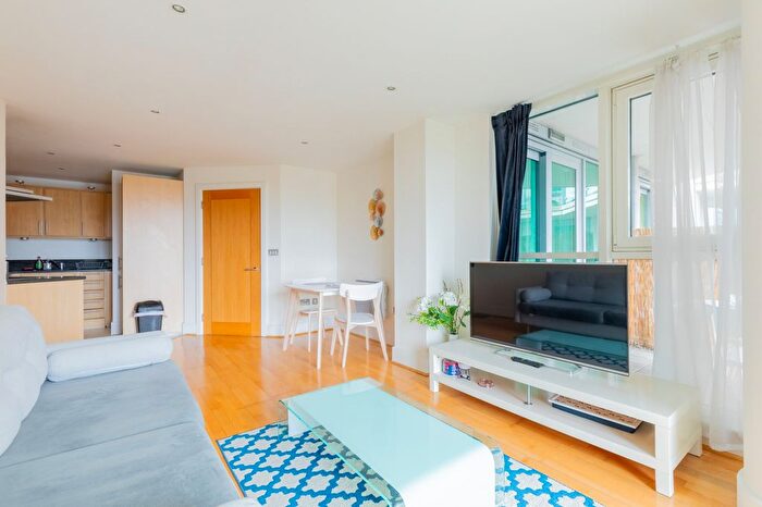 1 Bedroom Flat To Rent In St. George Wharf, London, SW8