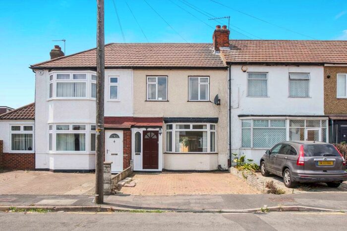 3 Bedroom House To Rent In Lambton Avenue, Waltham Cross, EN8