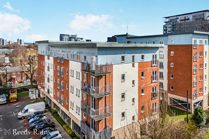 2 Bedroom Apartment For Sale In Elmira Way, Salford, M5