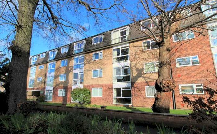 1 Bedroom Flat To Rent In South Bank, Surbiton, KT6