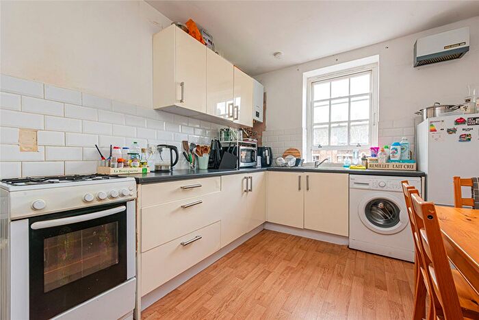 3 Bedroom Flat For Sale In Holloway Road, Islington, London, N7
