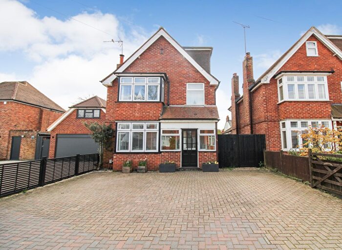 4 Bedroom Detached House For Sale In Whites Road, Farnborough, GU14