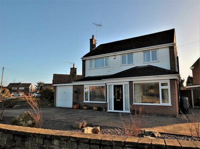 3 Bedroom House To Rent In Alumbrook Avenue, Holmes Chapel, CW4