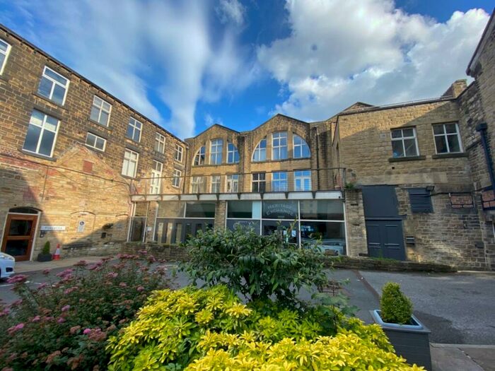 1 Bedroom Apartment To Rent In Plover Road, Lindley, Huddersfield, HD3