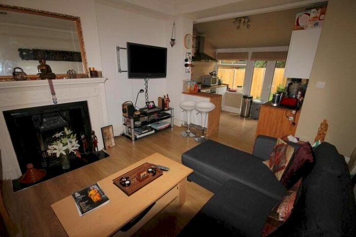 3 Bedroom Flat To Rent In Friends Road, Croydon, CR0