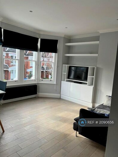 3 Bedroom Flat To Rent In Wyneham Road, London, SE24