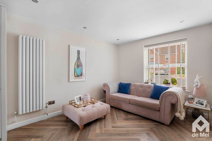 4 Bedroom Detached House For Sale In The Holt, Bishops Cleeve, GL52
