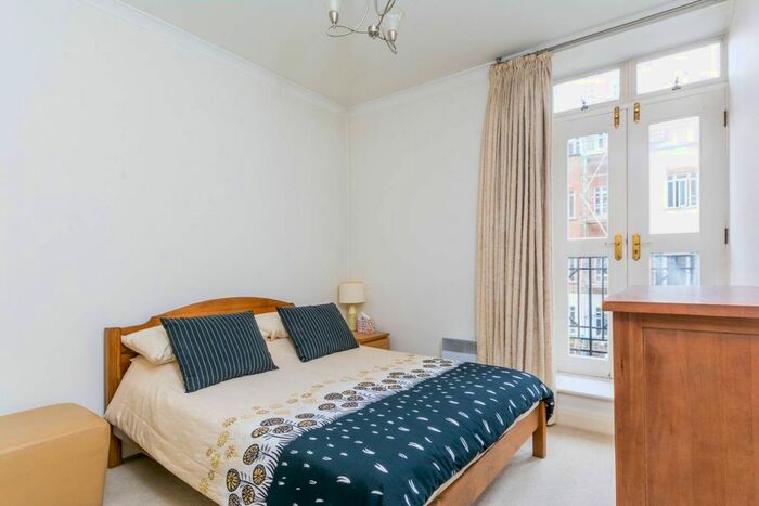 2 Bedroom Flat To Rent In Heathfield Terrace, Chiswick, London, W4