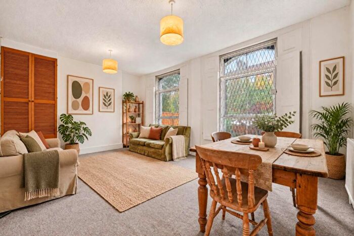 3 Bedroom Flat For Sale In Southgate Road, London, N1
