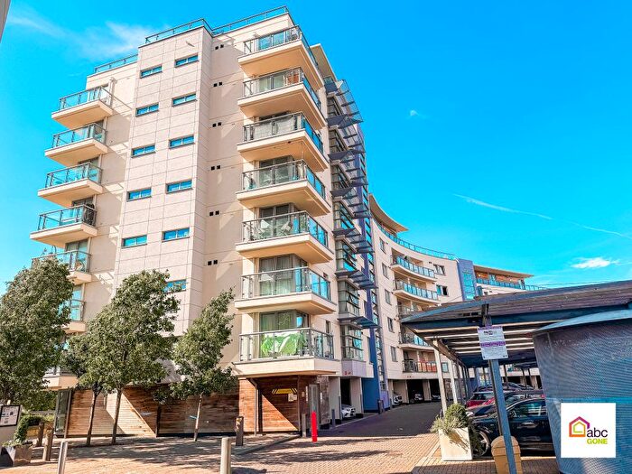 1 Bedroom Flat For Sale In Lexicon Apartments, Mercury Gardens, Essex, Uk, RM1