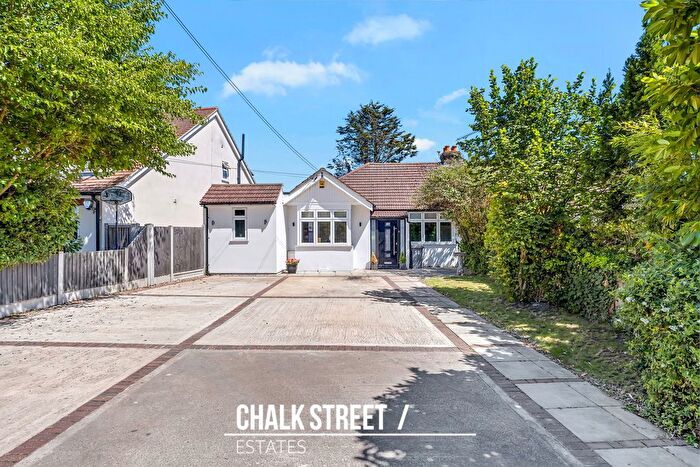 3 Bedroom Semi-Detached Bungalow For Sale In Front Lane, Upminster, RM14