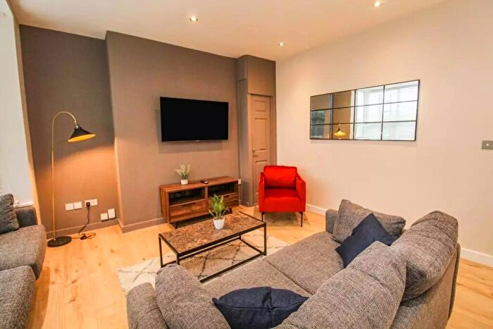 6 Bedroom House To Rent In Mitford Road, Manchester, M14