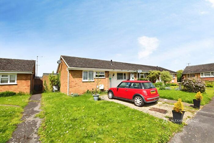 2 Bedroom Bungalow To Rent In Oxford Close, Kirtlington, Kidlington, OX5