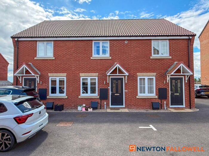 2 Bedroom Terraced House For Sale In Anderby Close, Fernwood, NG24