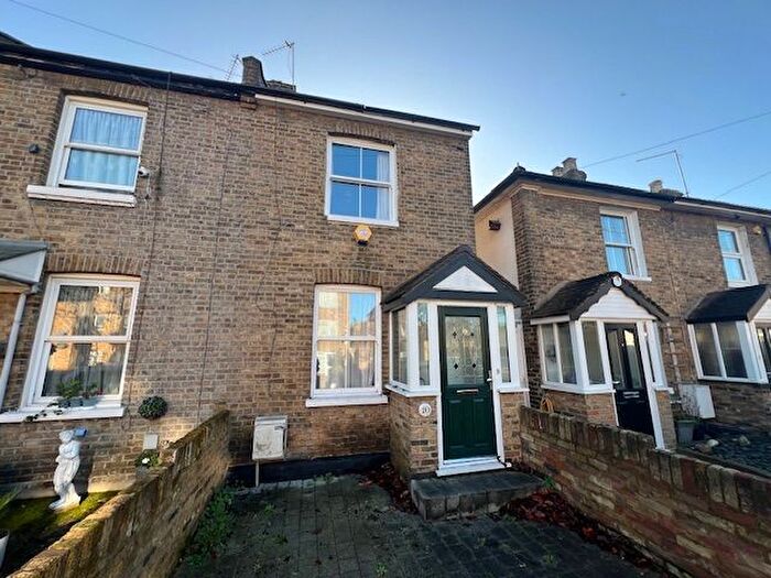 2 Bedroom Cottage To Rent In Villier Street, Uxbridge, UB8