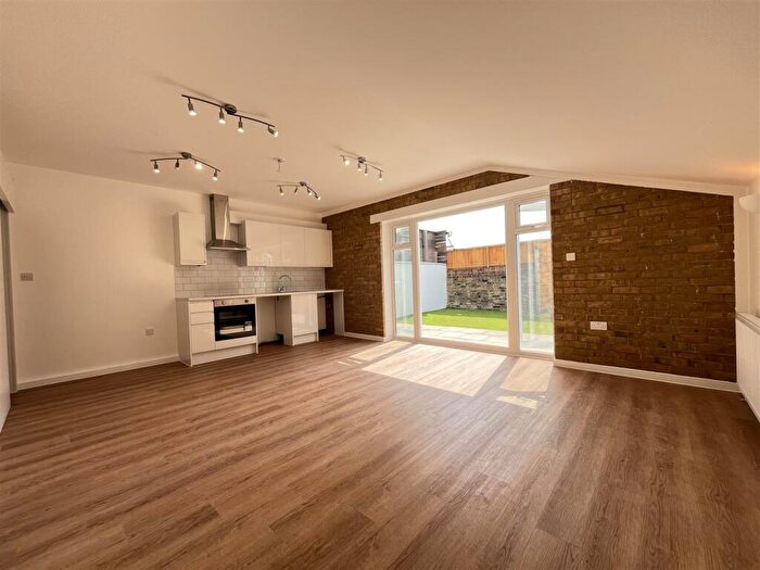 2 Bedroom Flat To Rent In Chamberlayne Road, Kensal Rise, NW10