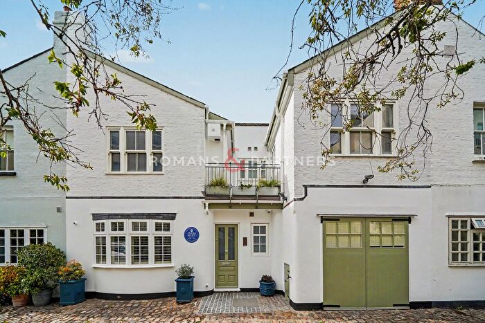 4 Bedroom Mews For Sale In Normand Mews, Hammersmith, W14