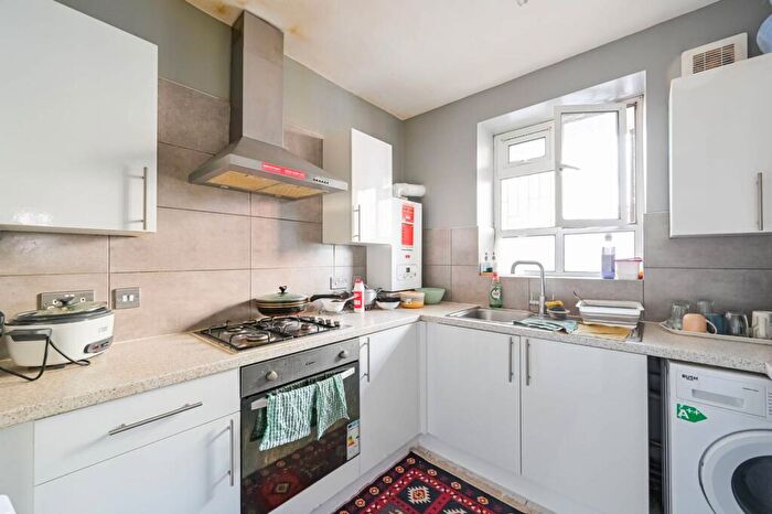 2 Bedroom Flat For Sale In Denbury House, Bow, London, E3