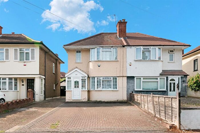 3 Bedroom Semi-detached House For Sale In Balmoral Drive, Hayes, UB4