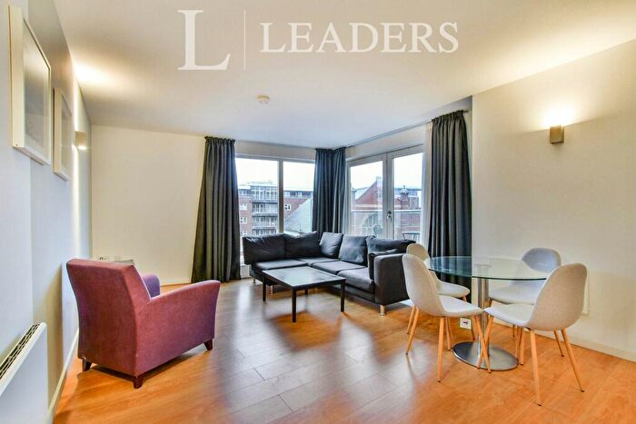 2 Bedroom Flat To Rent In Skyline Central, Goulden Street, Manchester, M4