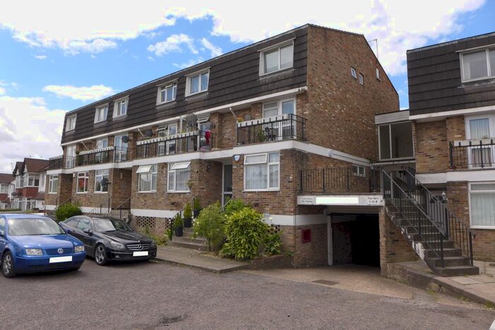 3 Bedroom Flat To Rent In Kenton Lane, Harrow HA3