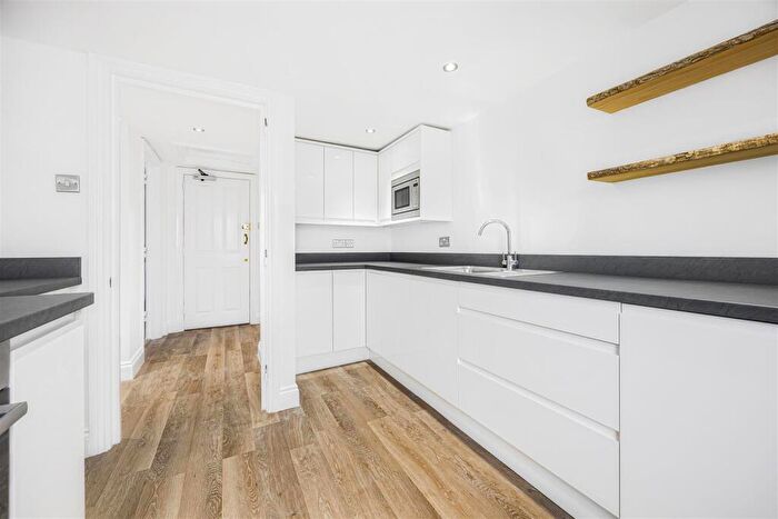2 Bedroom Apartment For Sale In Wellington Square, Cheltenham, GL50