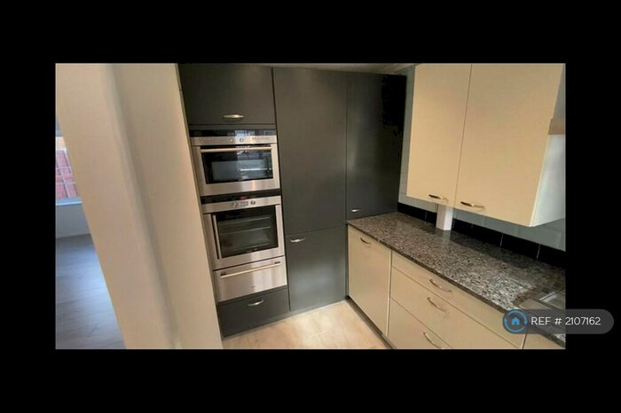 4 Bedroom Semi-Detached House To Rent In Chatsworth Road, Farnborough, GU14