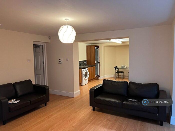 1 Bedroom Flat To Rent In Machon Bank, Sheffield, S7