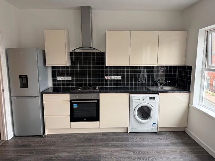 2 Bedroom Maisonette To Rent In Chiltern Rise, Luton, LU1