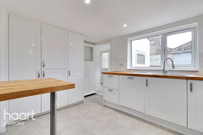 5 Bedroom Detached House To Rent In Fernfield Lane, Folkestone, CT18