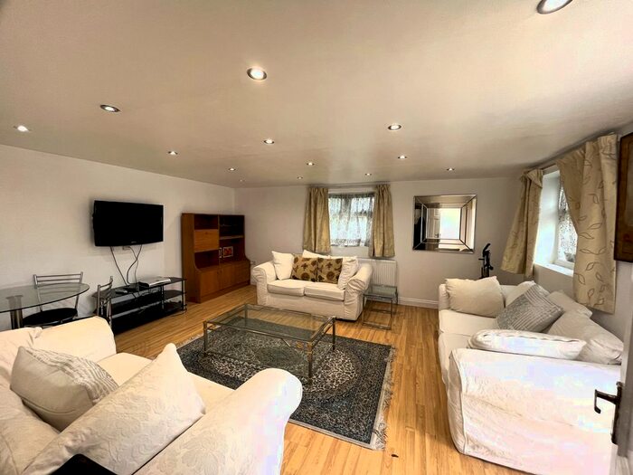 1 Bedroom Flat To Rent In Curtis Road, Whitton, Hounslow, TW4