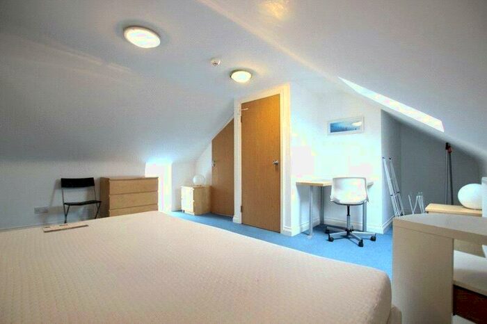 1 Bedroom Garage / Parking To Rent In Fishermans Drive, London, SE16