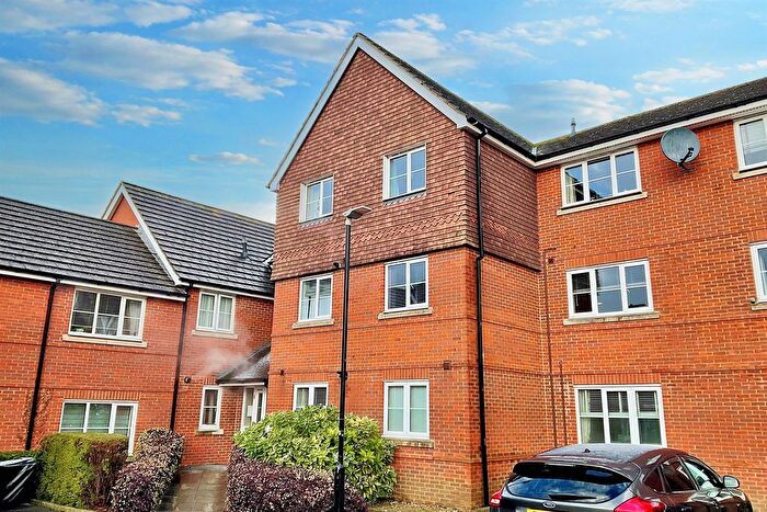 2 Bedroom Flat To Rent In Ardent Road, Whitfield, CT16