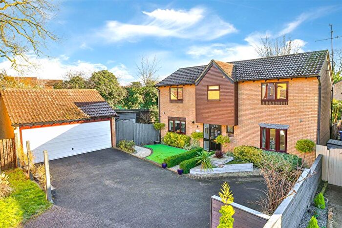 4 Bedroom Detached House To Rent In Warwick Court, Kettering, NN15