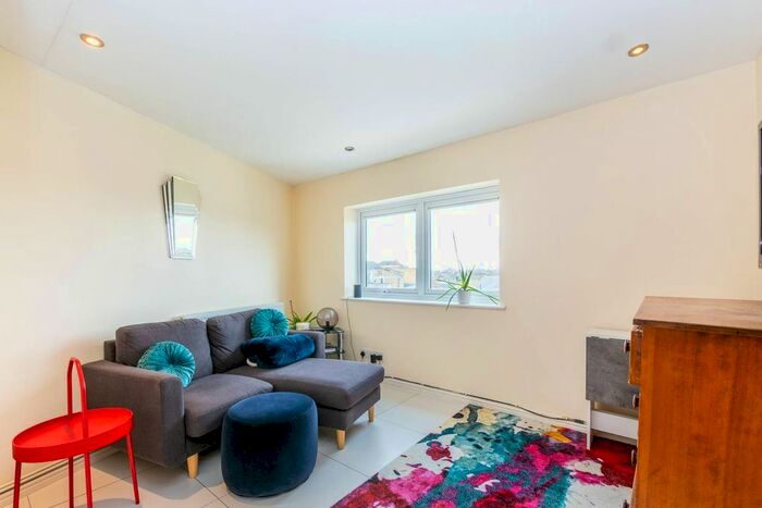 1 Bedroom Flat To Rent In Inman Road, Earlsfield, London, SW18