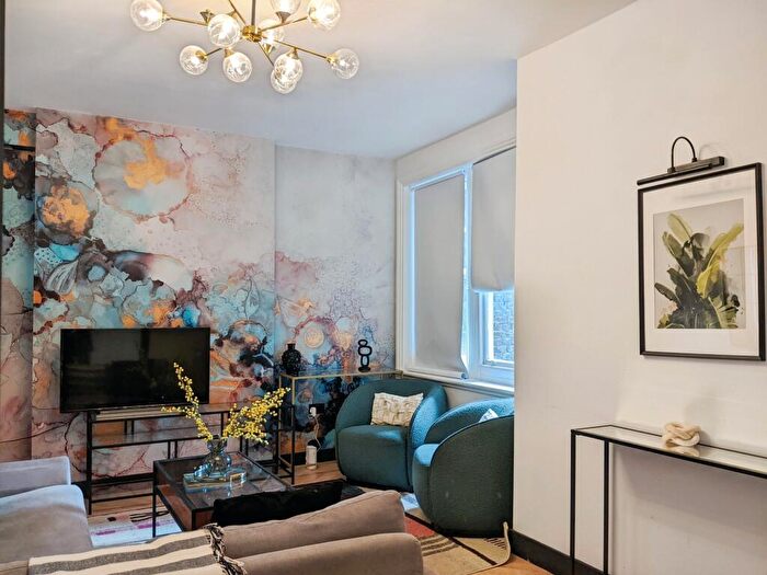 3 Bedroom Apartment To Rent In Mare Street, London, E8