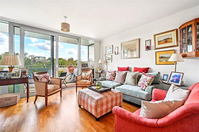 2 Bedroom Flat For Sale In Colonial Drive, London, W4