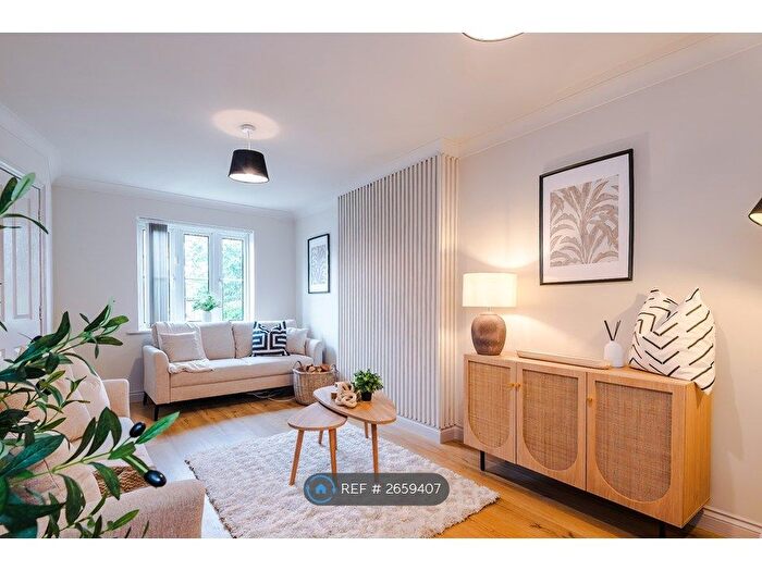 4 Bedroom Semi-Detached House To Rent In Waters Edge, Ashton-Under-Lyne, OL6