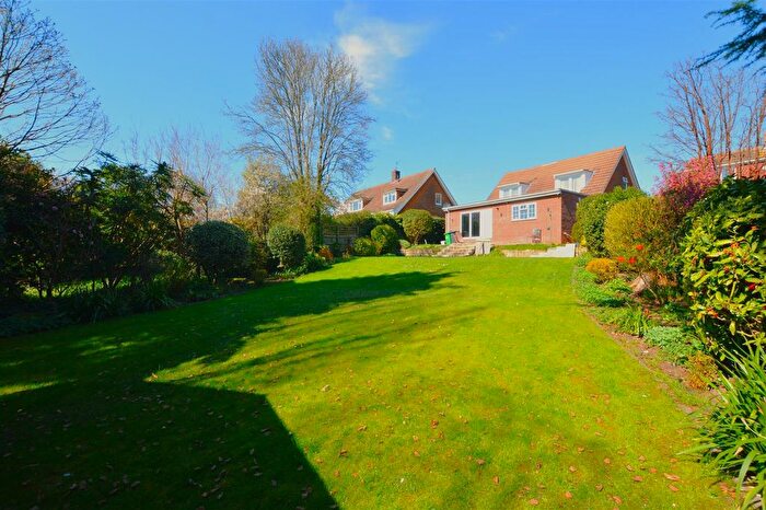 4 Bedroom Detached Bungalow For Sale In Dove House Crescent, Slough, SL2