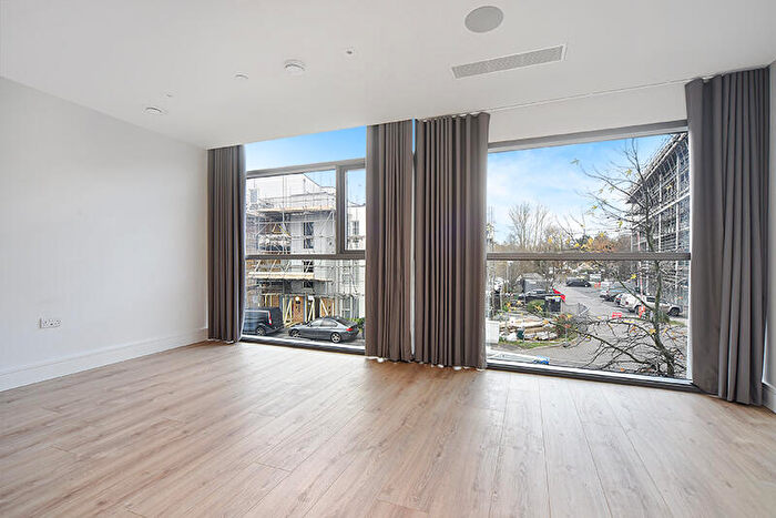 1 Bedroom Flat To Rent In Station Road, Addlestone, Surrey, KT15